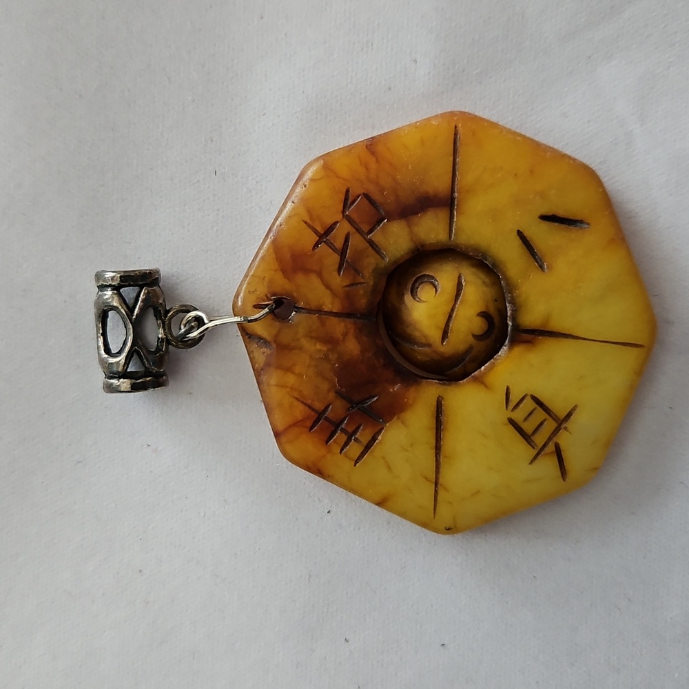 Feng Shui Eight Sided Amber Tone Chinese Good Luck Charm Pendant Vintage